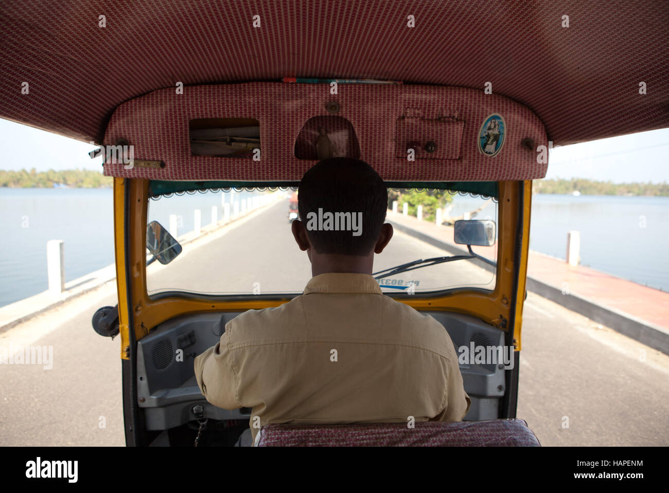 All'interno di auto rickshaw taxi in Cherai Beach, India Foto Stock