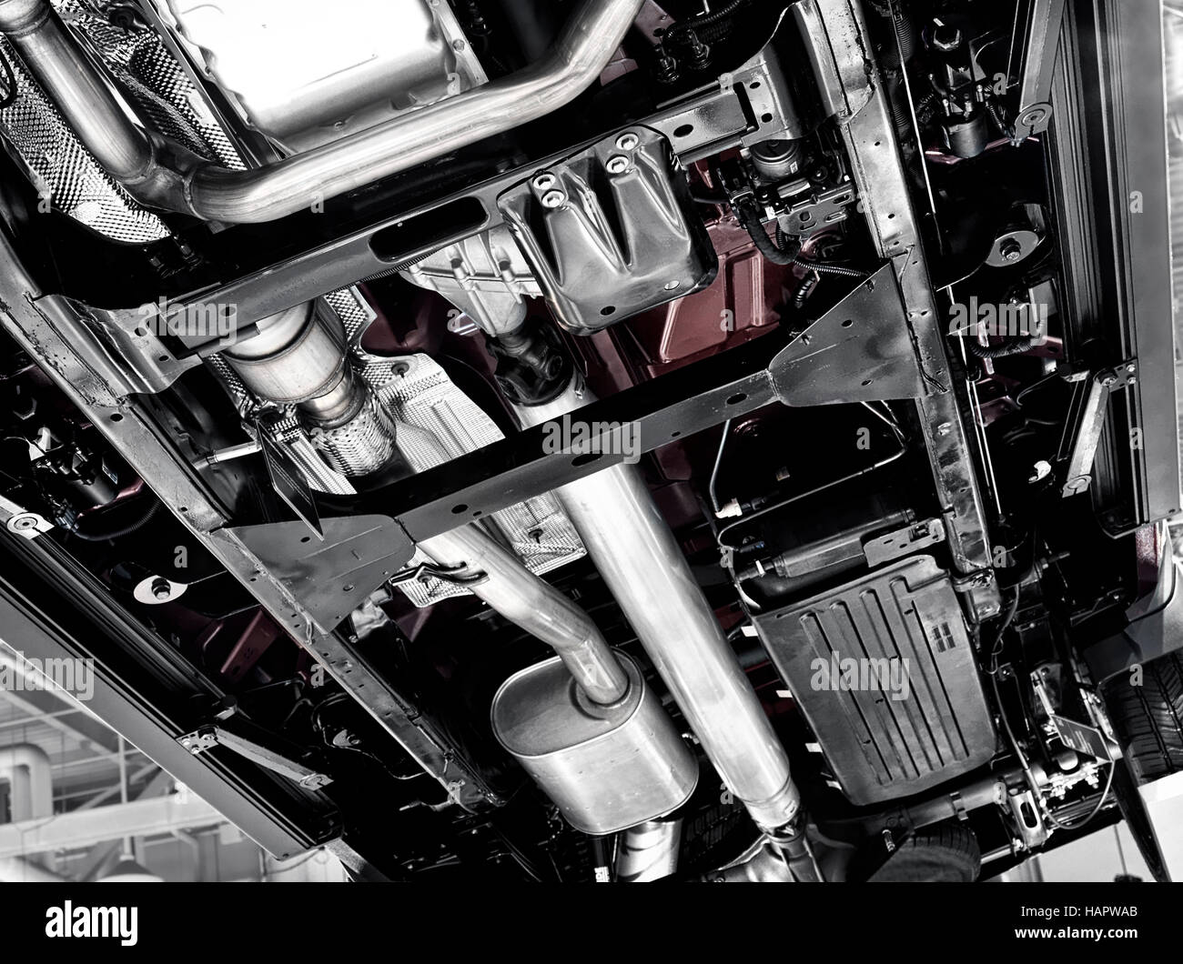 2017 Chevrolet Silverado 1500 Carrello elevatore di prelievo inferiore di fondo che mostra la trasmissione e albero di comando, scarico e altri dettagli di sistema Foto Stock