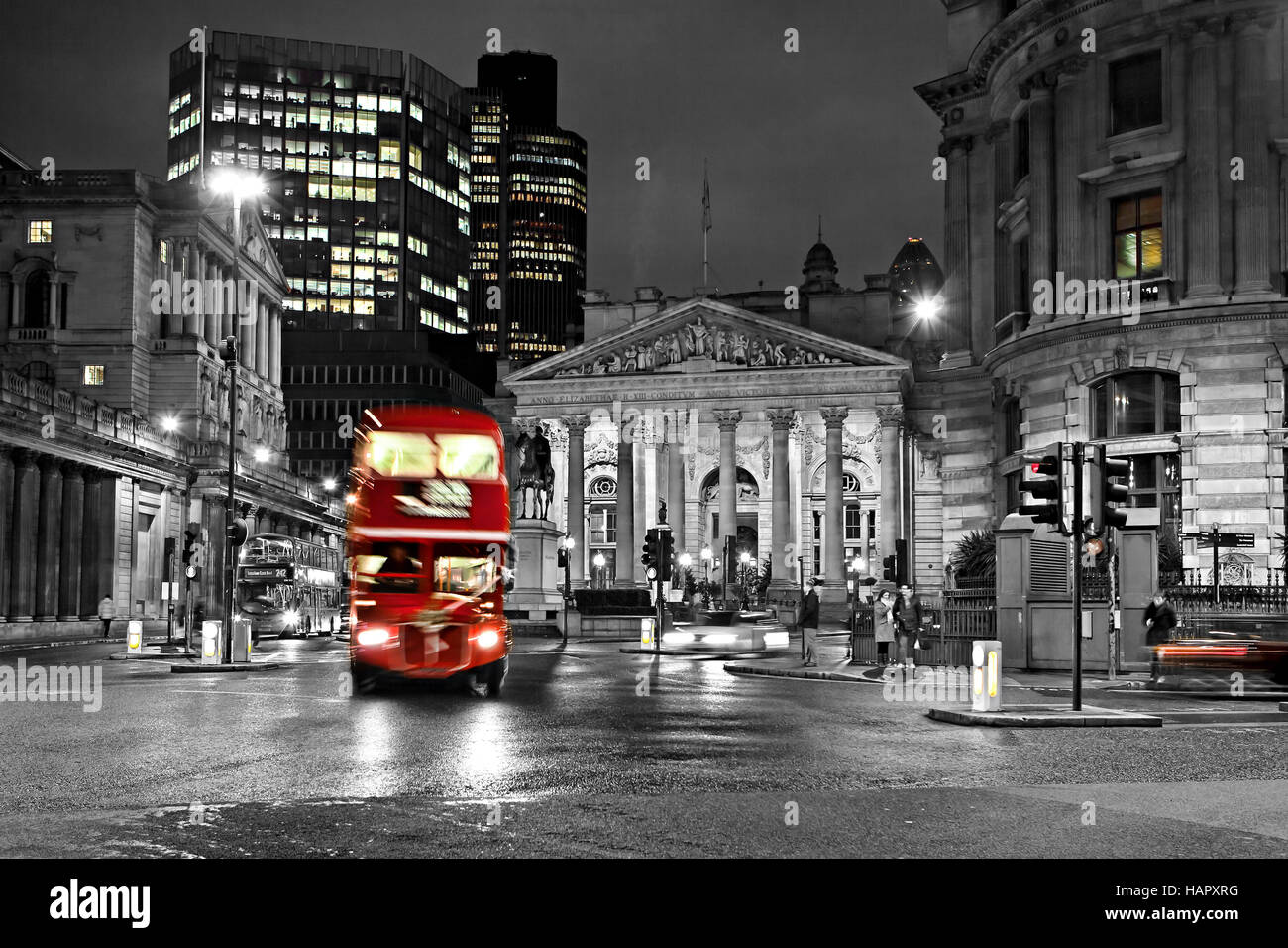 Royal Exchange di Londra con Rosso autobus Routemaster Foto Stock