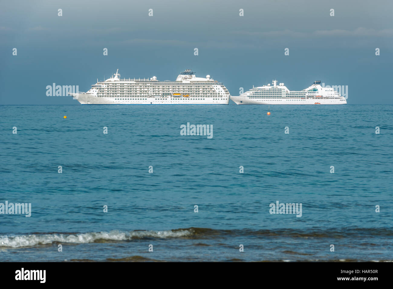 Navi da crociera nel porto di Paphos, Cipro. Foto Stock