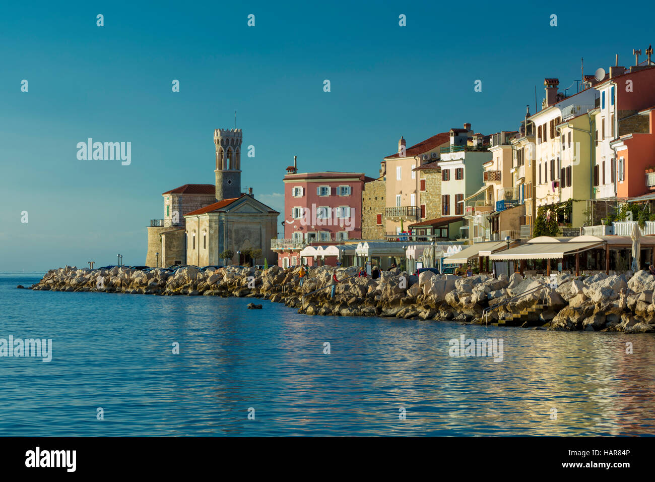 Chiesa di San Clemente e gli edifici di pirano, Primorska, Slovenia Foto Stock