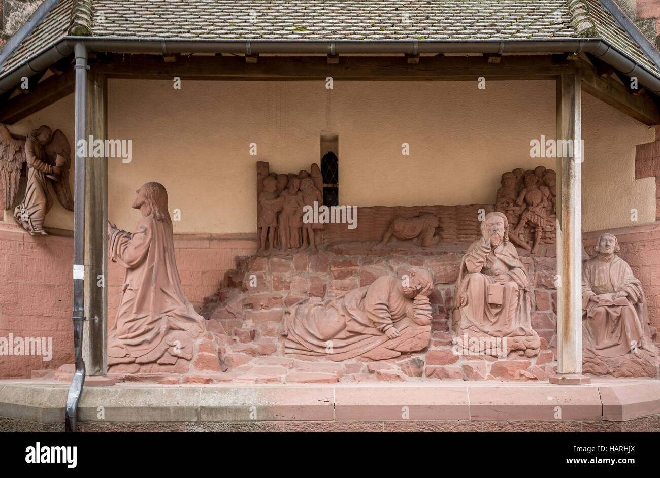 Scultura su al di fuori della chiesa di San Martino a Tauberbischofsheim, Germania, Europa. Foto Stock