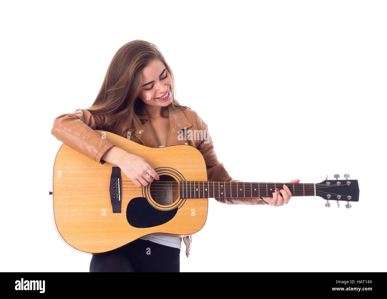 Giovane donna in possesso di una chitarra Foto Stock