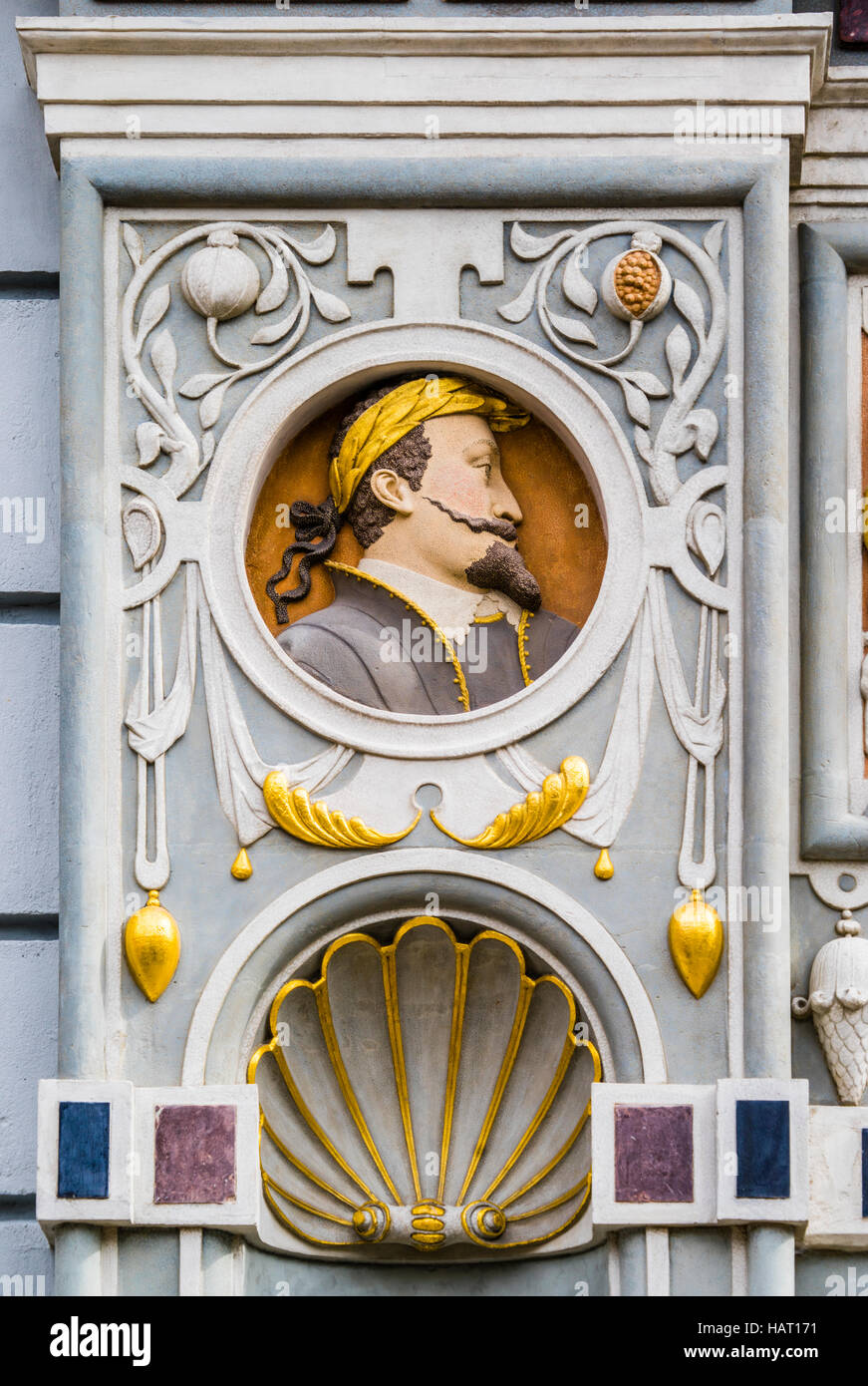 Polonia, Pomerania, Gdansk (Danzica), medaglione busto del Re di Polonia Sigismondo II Vasa presso il portale di Artus Court Foto Stock