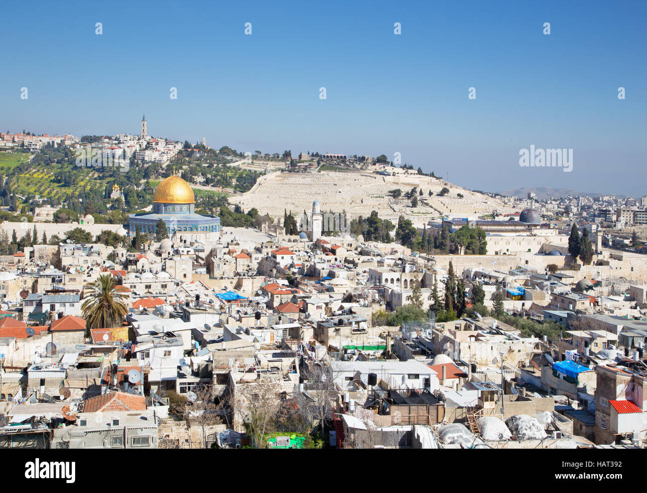 Gerusalemme - Outlook sopra la città vecchia a Dom di roccia e il monte degli Ulivi. Foto Stock