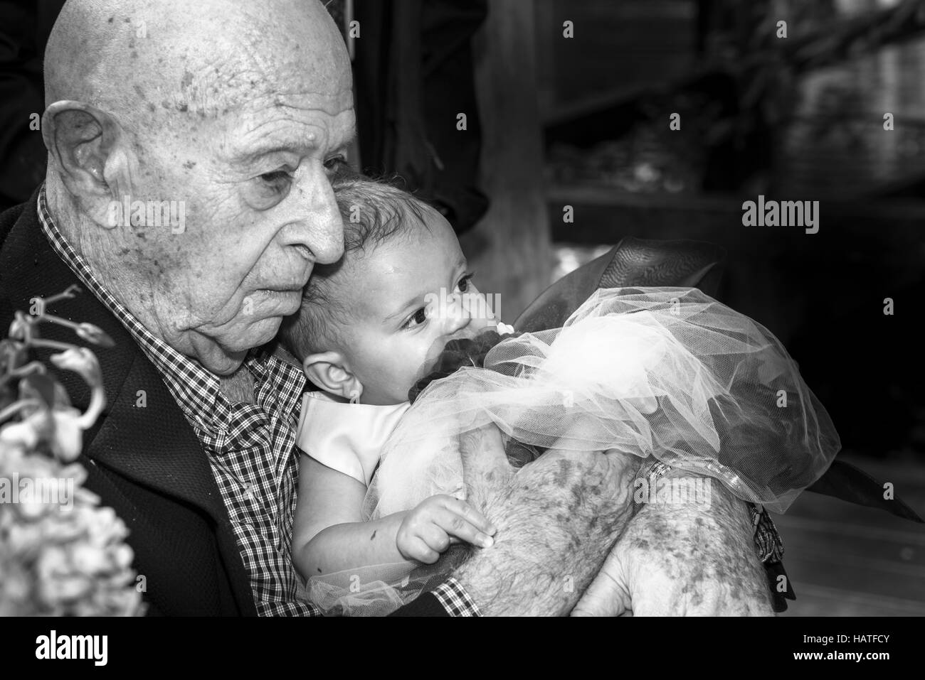 Nonno e grande figlia grande al matrimonio del grandsob Foto Stock