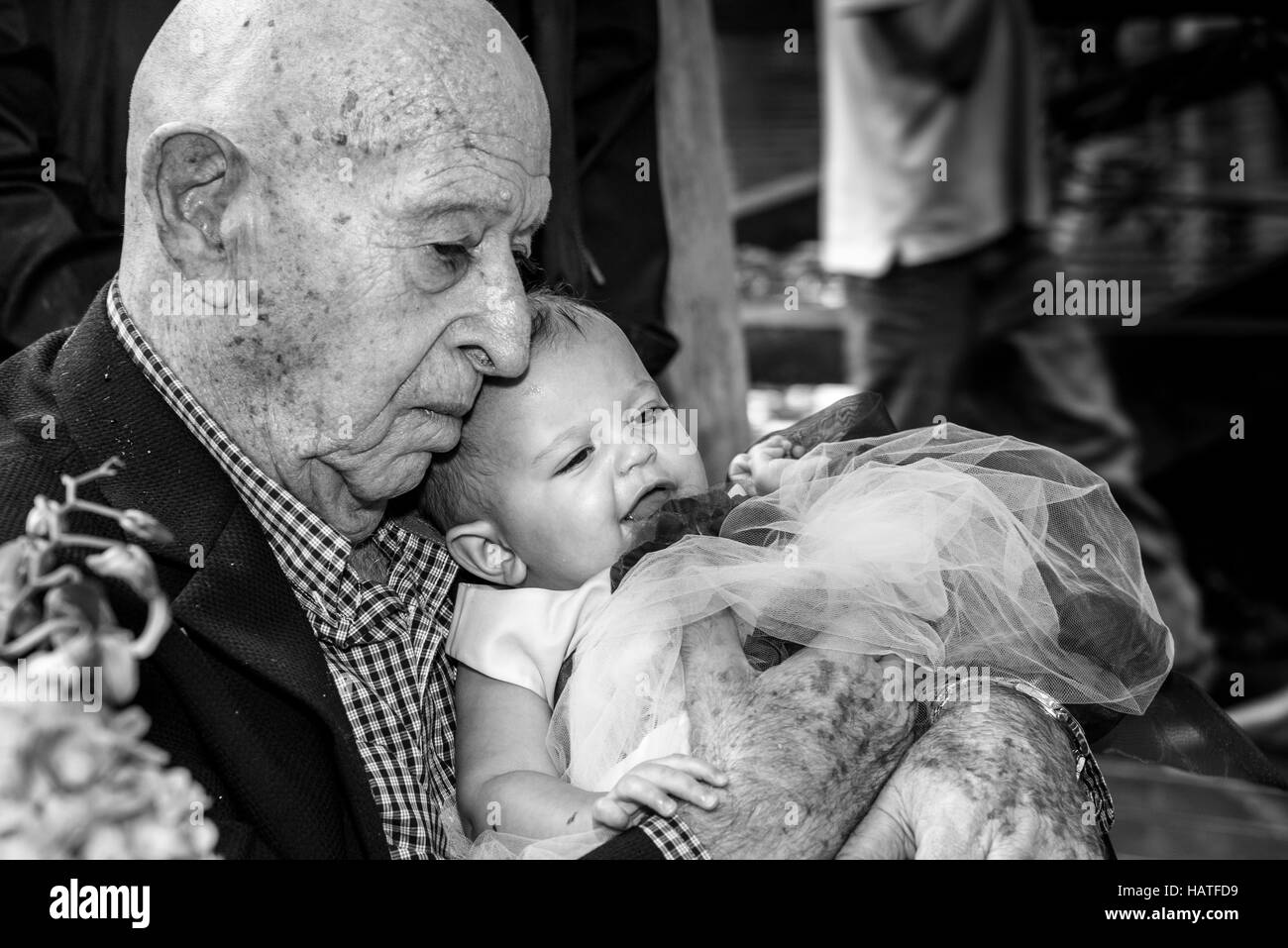 Nonno e grande figlia grande al matrimonio del grandsob Foto Stock