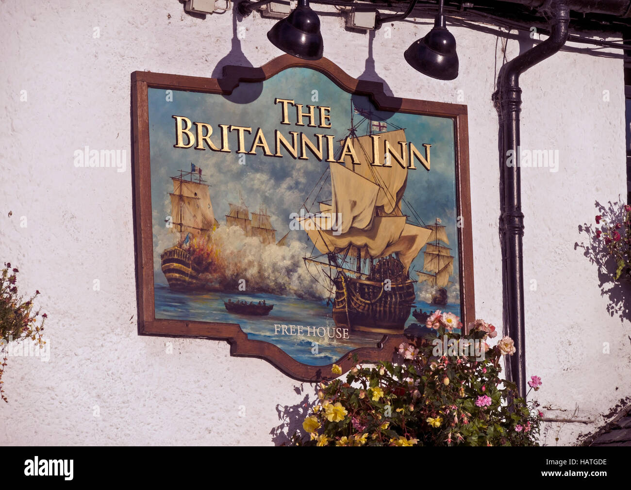Britannia Inn pub verniciato segno, Elterwater, Lake District, Cumbria, Inghilterra, Regno Unito. Foto Stock