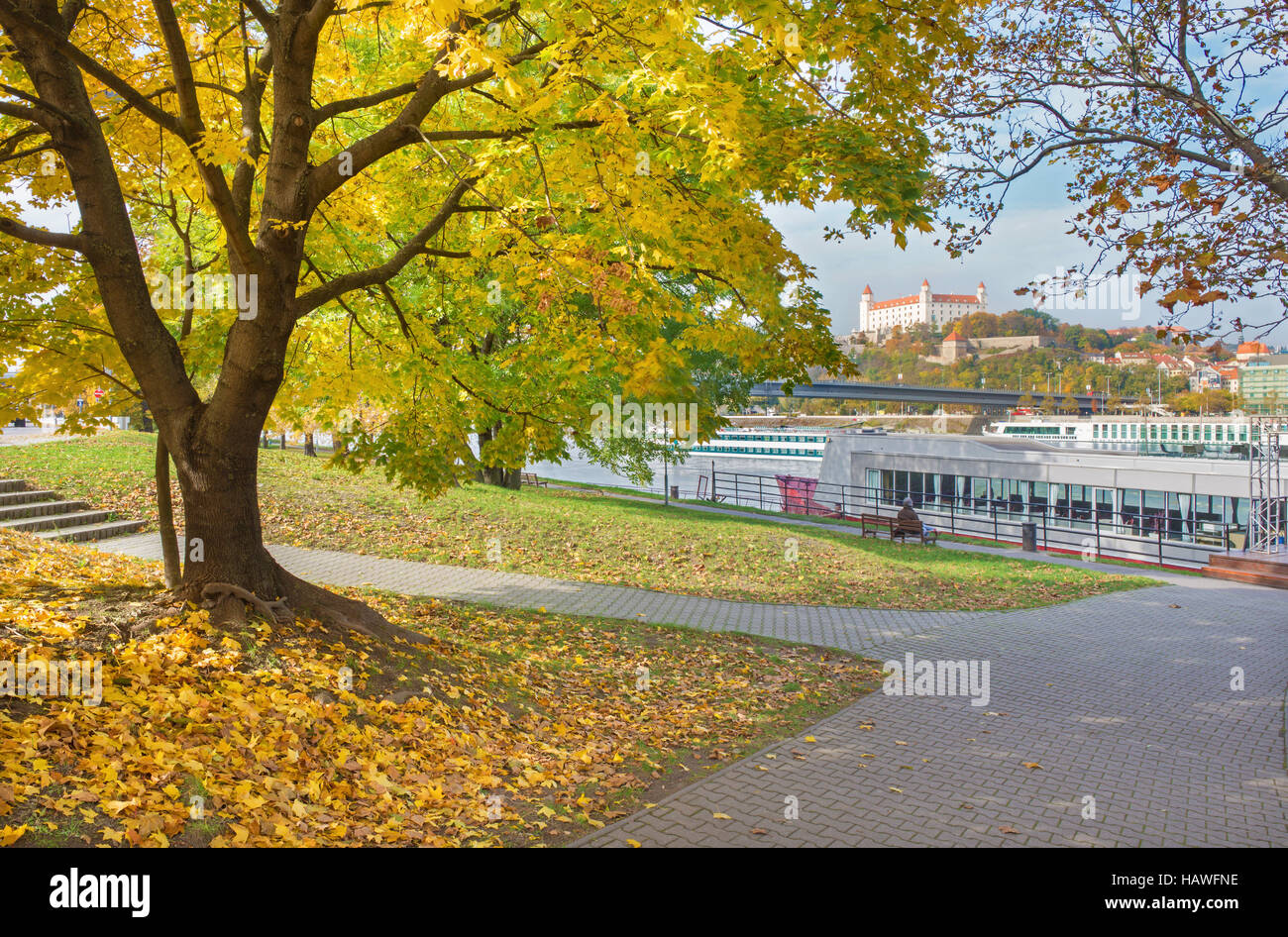 Bratislava - lungomare in autunno Foto Stock