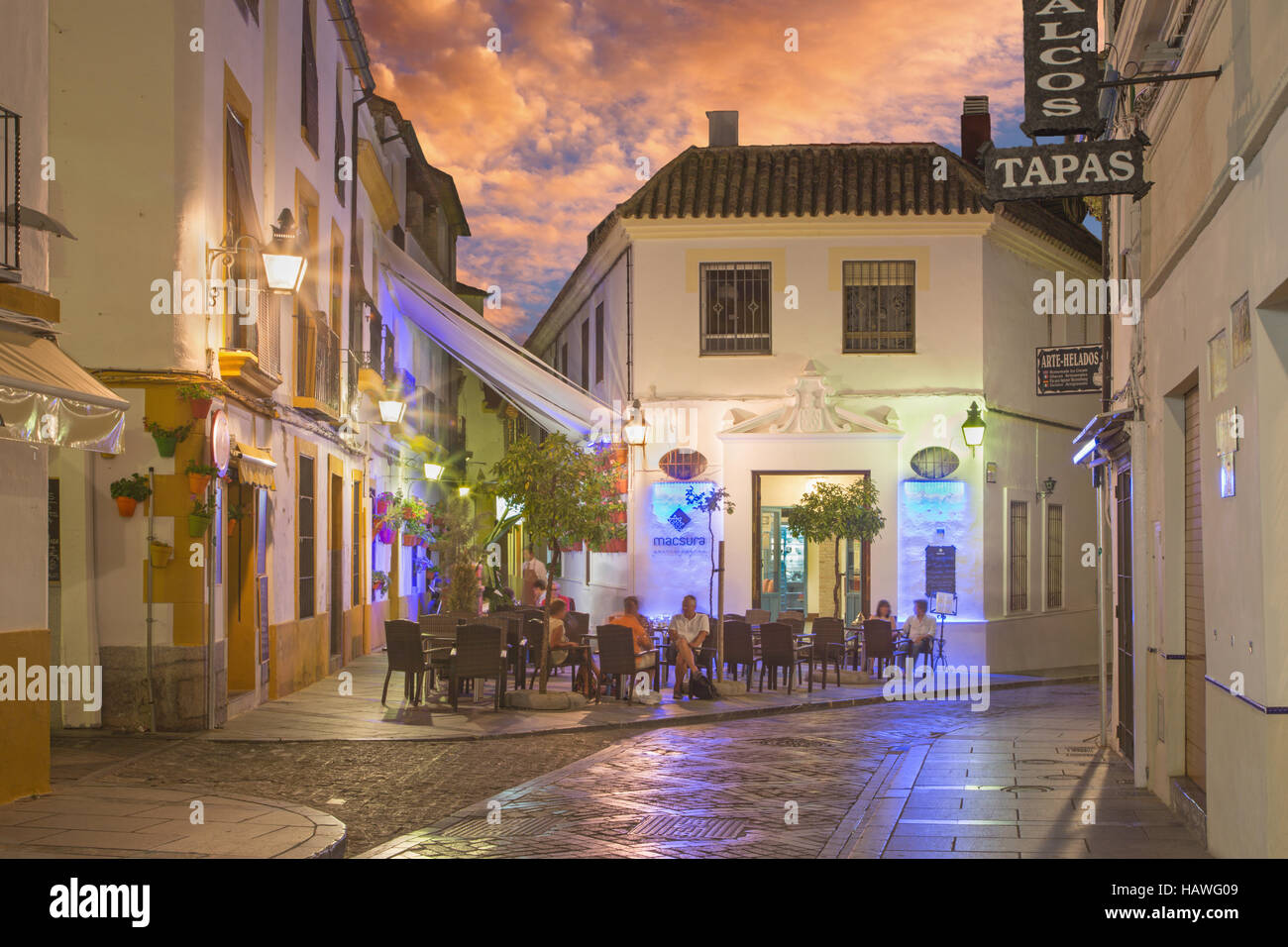 CORDOBA, Spagna - 27 Maggio 2015: la strada al crepuscolo serale. Foto Stock