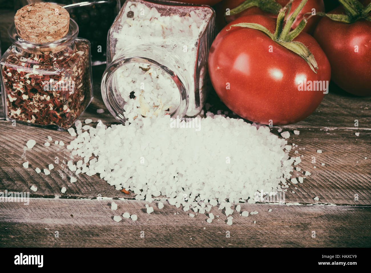 Immagine di sale da tavola le erbe in contenitori Foto Stock