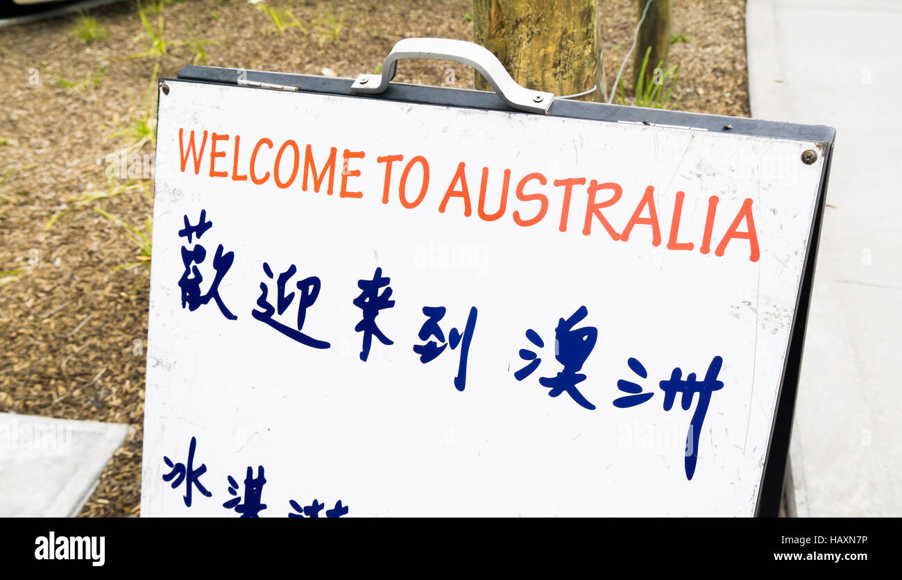 Un "Benvenuto a Australia' firmare con la traduzione cinese Foto Stock