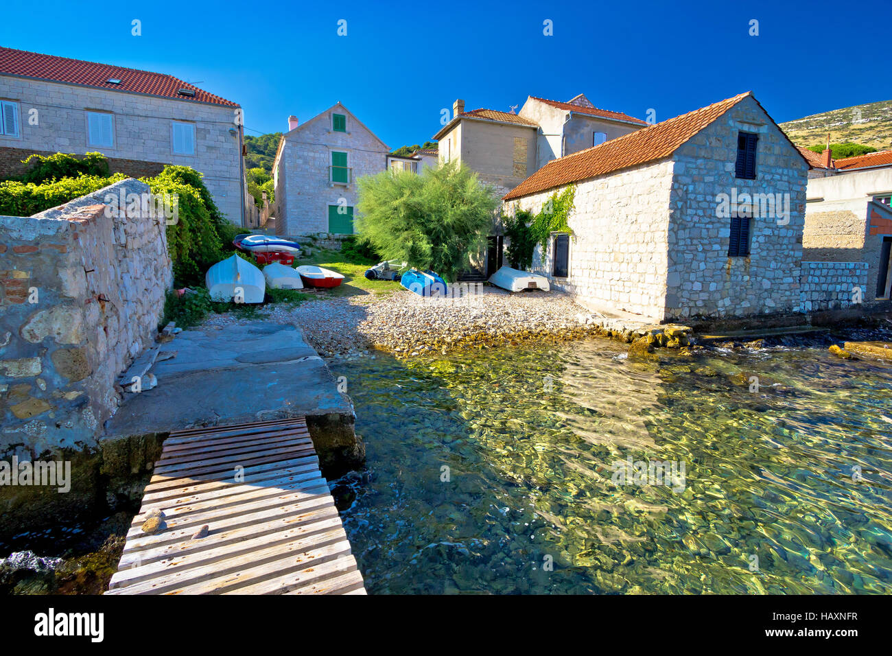 I pescatori del Mediterraneo città di Vis costa e piccola spiaggia, Dalmazia, Croazia Foto Stock