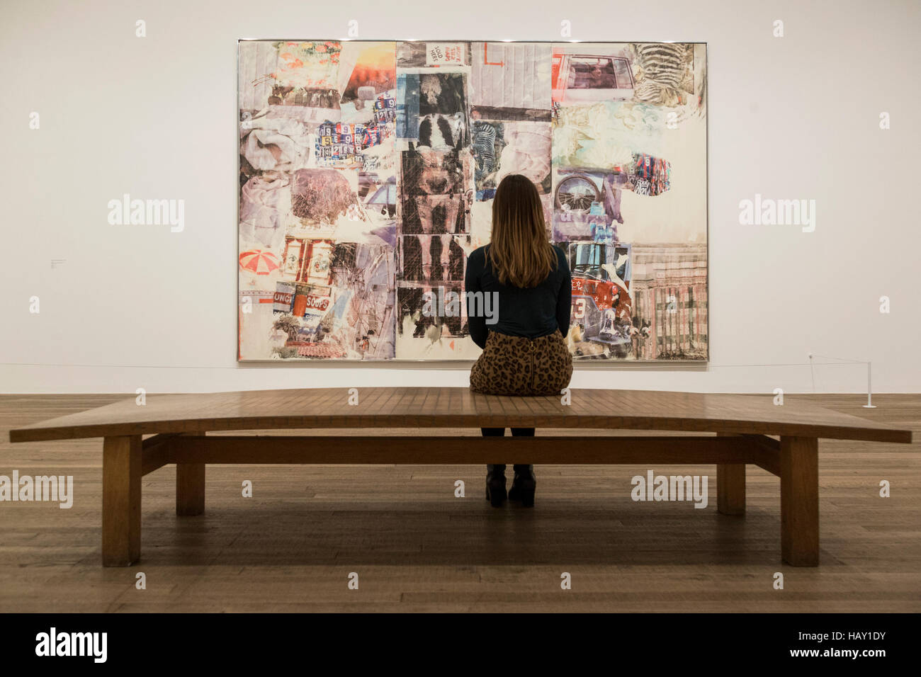 Mirthday Man (anagramma, un pun), 1997, da Robert Rauschenberg. Tate Modern la grande mostra dei lavori di Robert Rauschenberg (1925-2008), organizzata in collaborazione con il Museo di Arte Moderna di New York, è la prima retrospettiva postuma e la più completa del lavoro dell'artista per vent'anni. La mostra si svolge dal 1 dicembre 2016 al 2 aprile 2017. Foto Stock