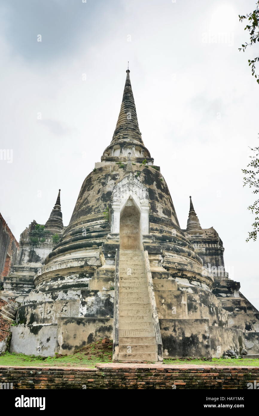 Rovina del tempio antico regno Ayutthaya in Thailandia Foto Stock