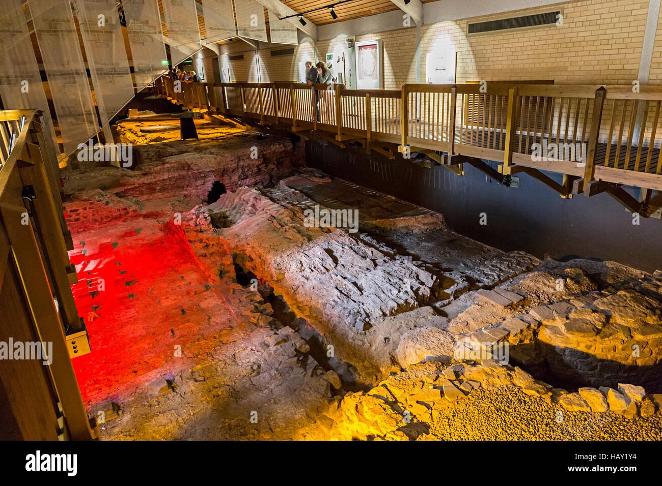 Rimane il pavimento del bagno di casa in edificio di epoca romana nel museo, Caerleon, Wales, Regno Unito Foto Stock