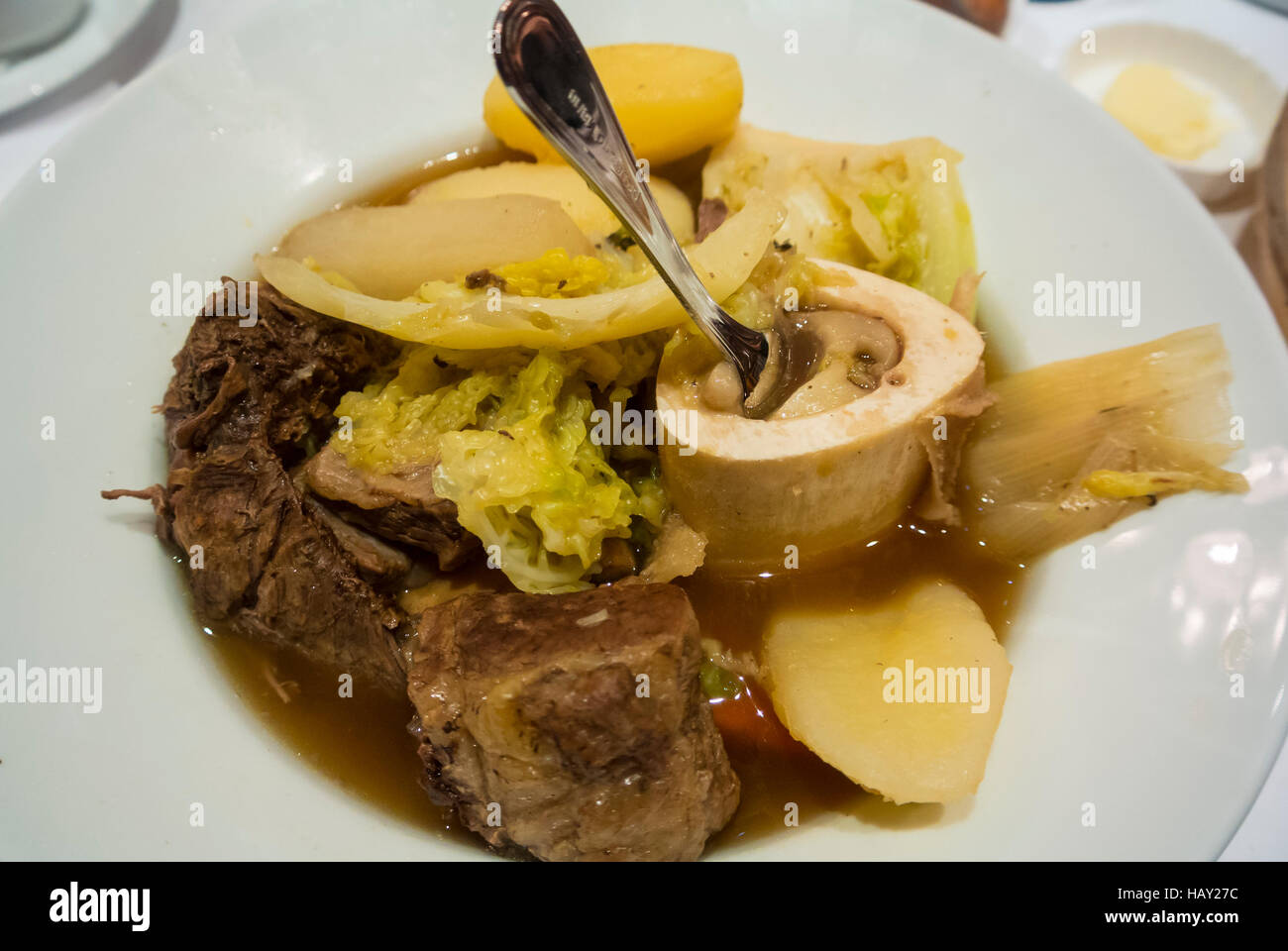 Pot au Feu tipico piatto francese Parigi Francia Foto Stock