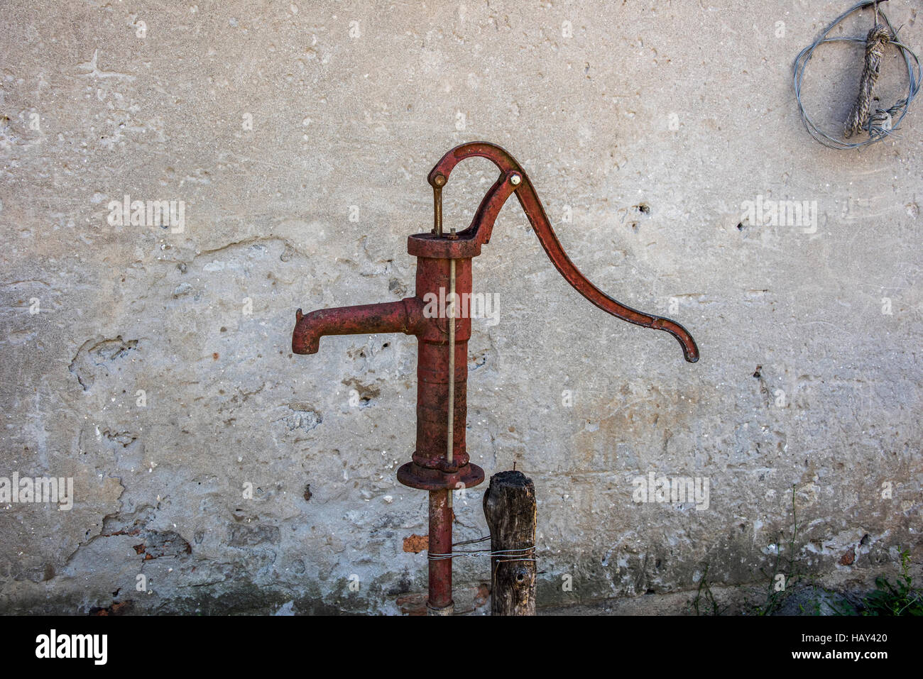 Pompa dell'acqua antica immagini e fotografie stock ad alta risoluzione -  Alamy