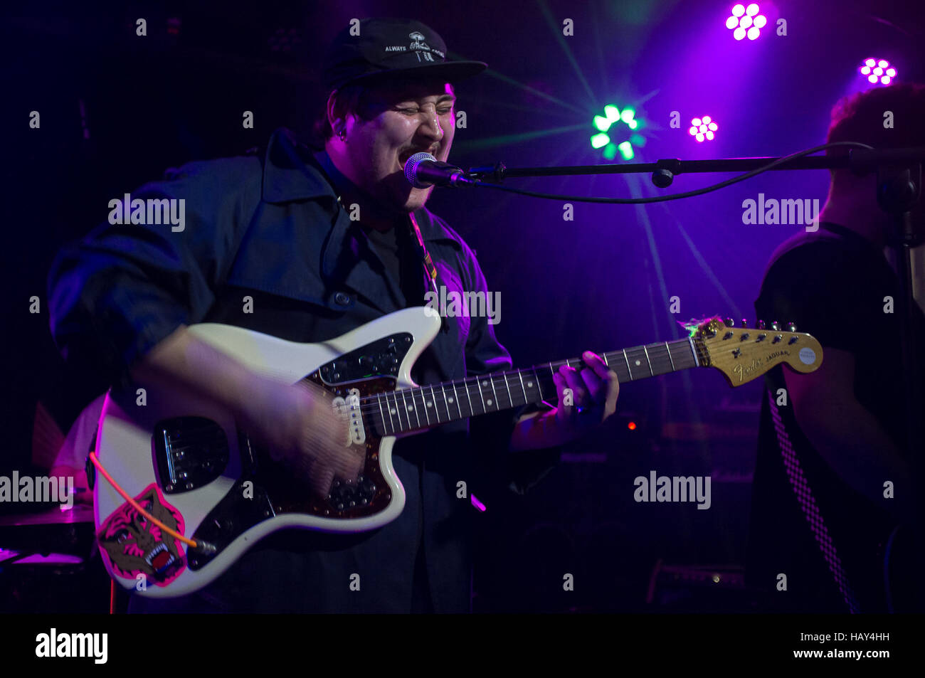 Londra, Regno Unito. 03 Dic, 2016. Coquin Migale eseguire a ratti di acqua per questa sensazione. Si tratta di una alternativa rock band da Newcastle, fatta di Alex Soper (voce/chitarra), Stevie Kane (bass) Josh Holmes (tamburi) e Jack Brooks (chitarra). © Alberto Pezzali/Pacific Press/Alamy Live News Foto Stock