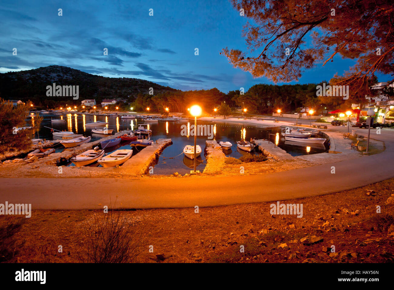 Pakostanske Drage villaggio di pescatori a vista serale, Dalmazia, Croazia Foto Stock