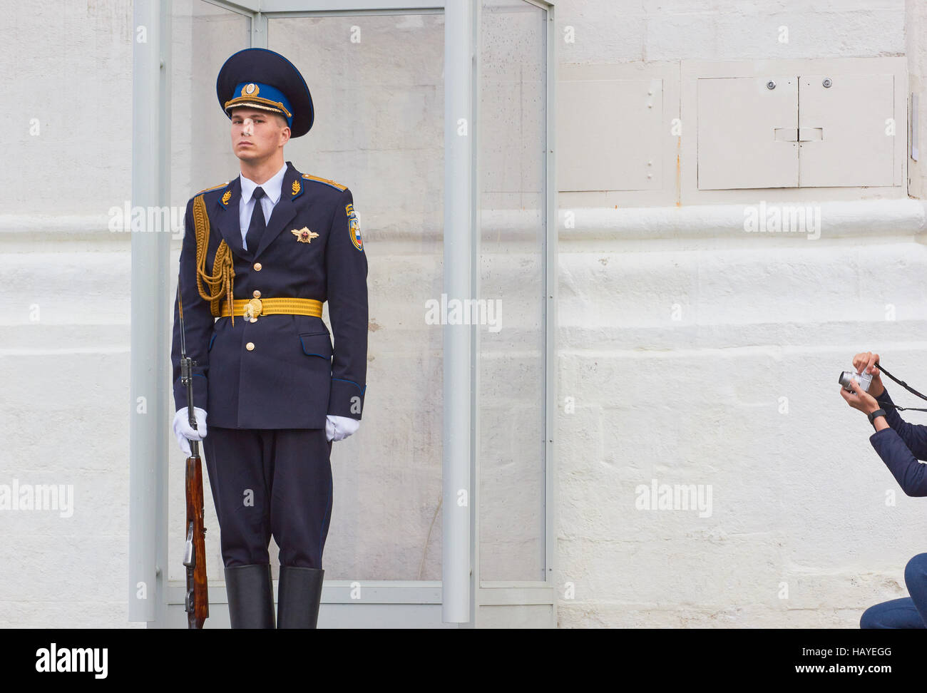 Tourist fotografare il Cremlino o Reggimento presidenziale soldato del dovere del Cremlino di Mosca Russia Foto Stock