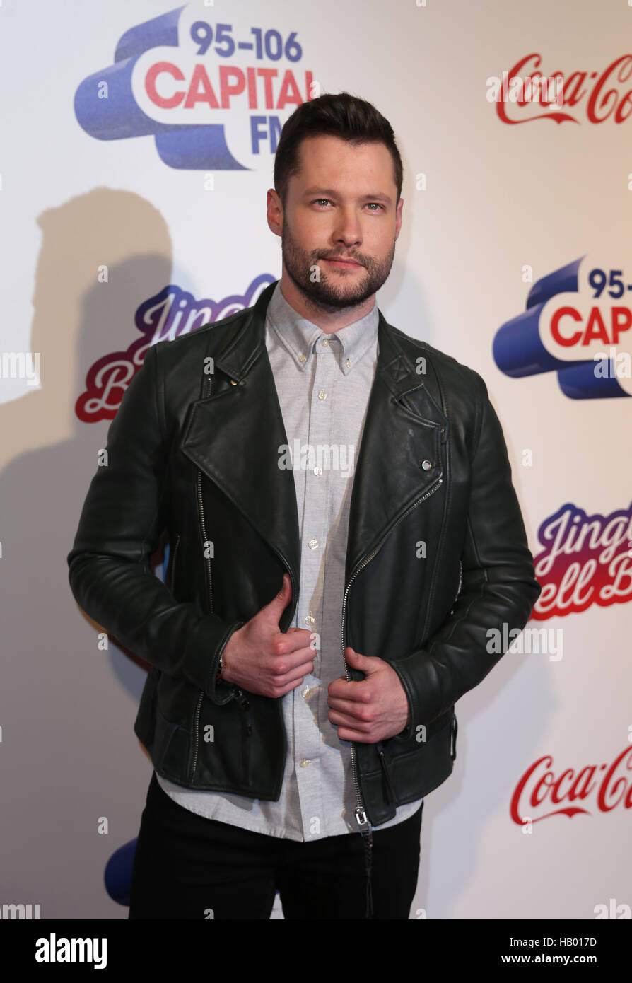 Calum Scott durante la capitale Jingle Bell Ball con la Coca Cola a Londra la O2 Arena. Stampa foto di associazione. Picture Data: Sabato 3 dicembre 2016. Foto di credito dovrebbe leggere: Daniel Leal-Olivas/PA FILO Foto Stock