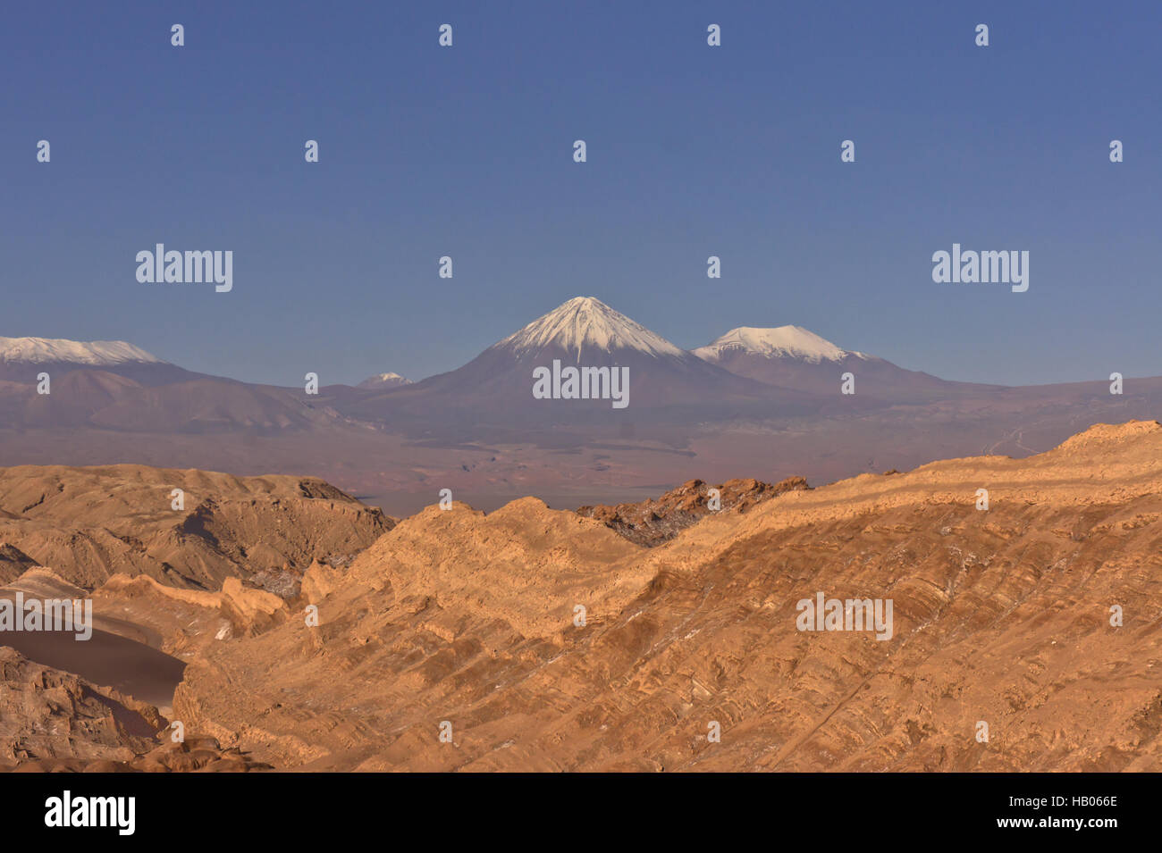 Il Cile, il Deserto di Atacama, vulcano Juriques, vulcano Licancabur Foto Stock