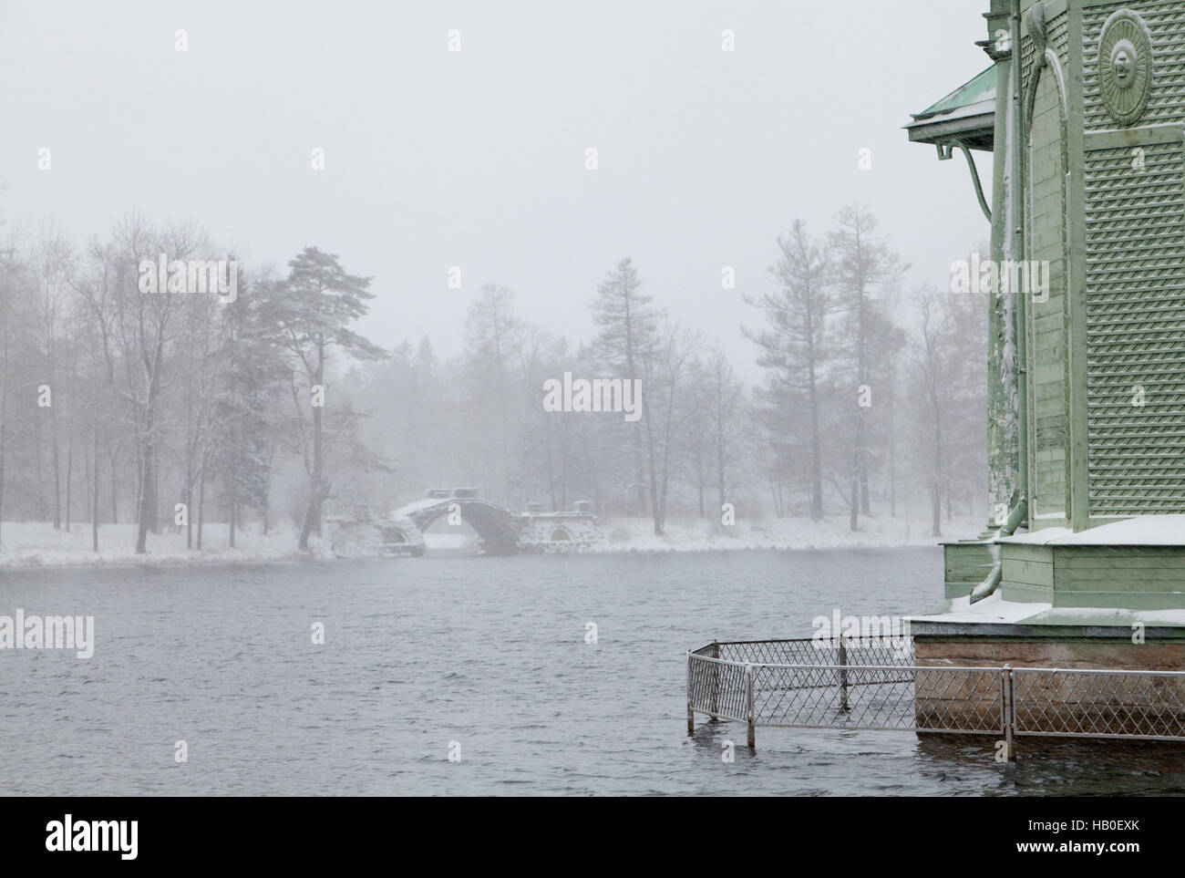 Padiglione di Venere nel parco del palazzo, situato sull'isola dell'amore. Gatchina, l'oblast di Leningrado, Russia. Foto Stock
