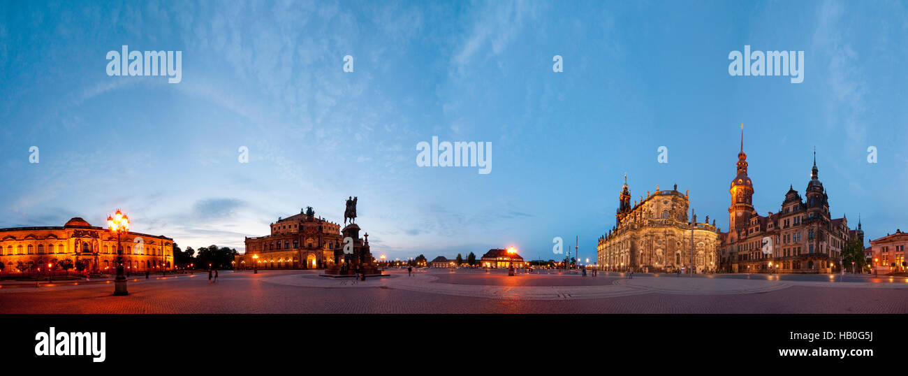 Dresda: la piazza del teatro con la pinacoteca di Zwinger, Semper Opera House, il re Giovanni il suo regno, villaggio italiano, cattedrale (Hofkirche), il castello di wit Foto Stock