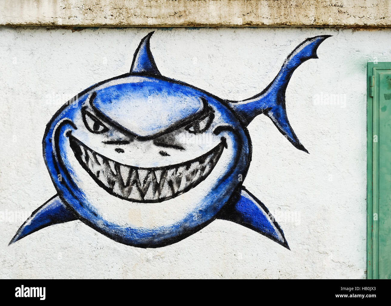 Graffiti di uno squalo sulla parete Foto Stock