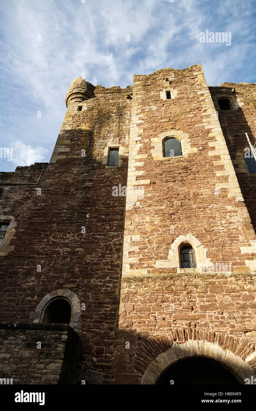 Doune Castle tower dall'interno del castello, nei pressi di Edimburgo, Scozia Foto Stock