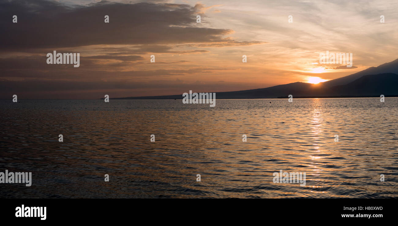 Imponente Alba e ancora acqua su l'isola di Gili Air, Indonesia Foto Stock