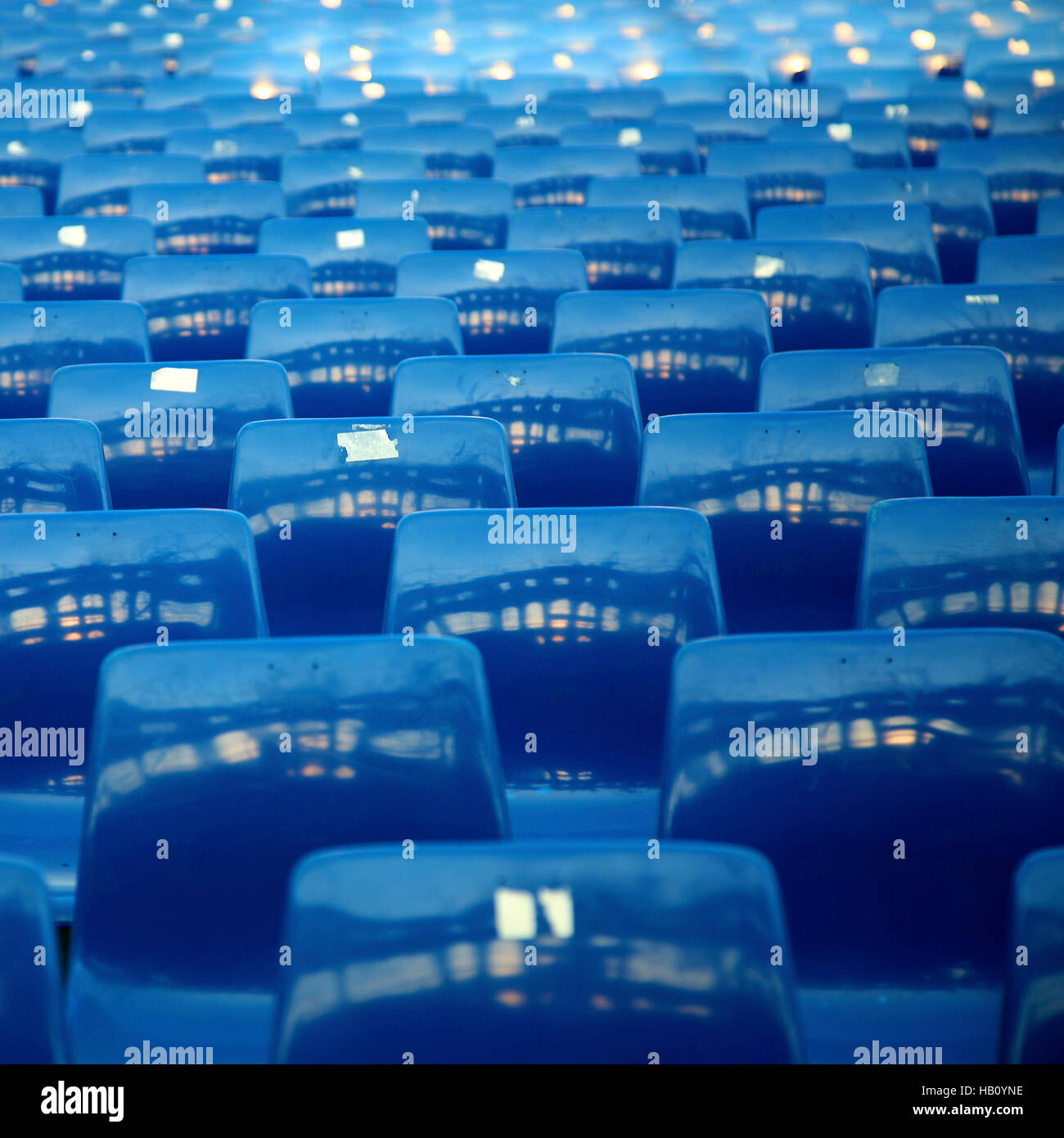 Vuoto sedili blu Foto Stock