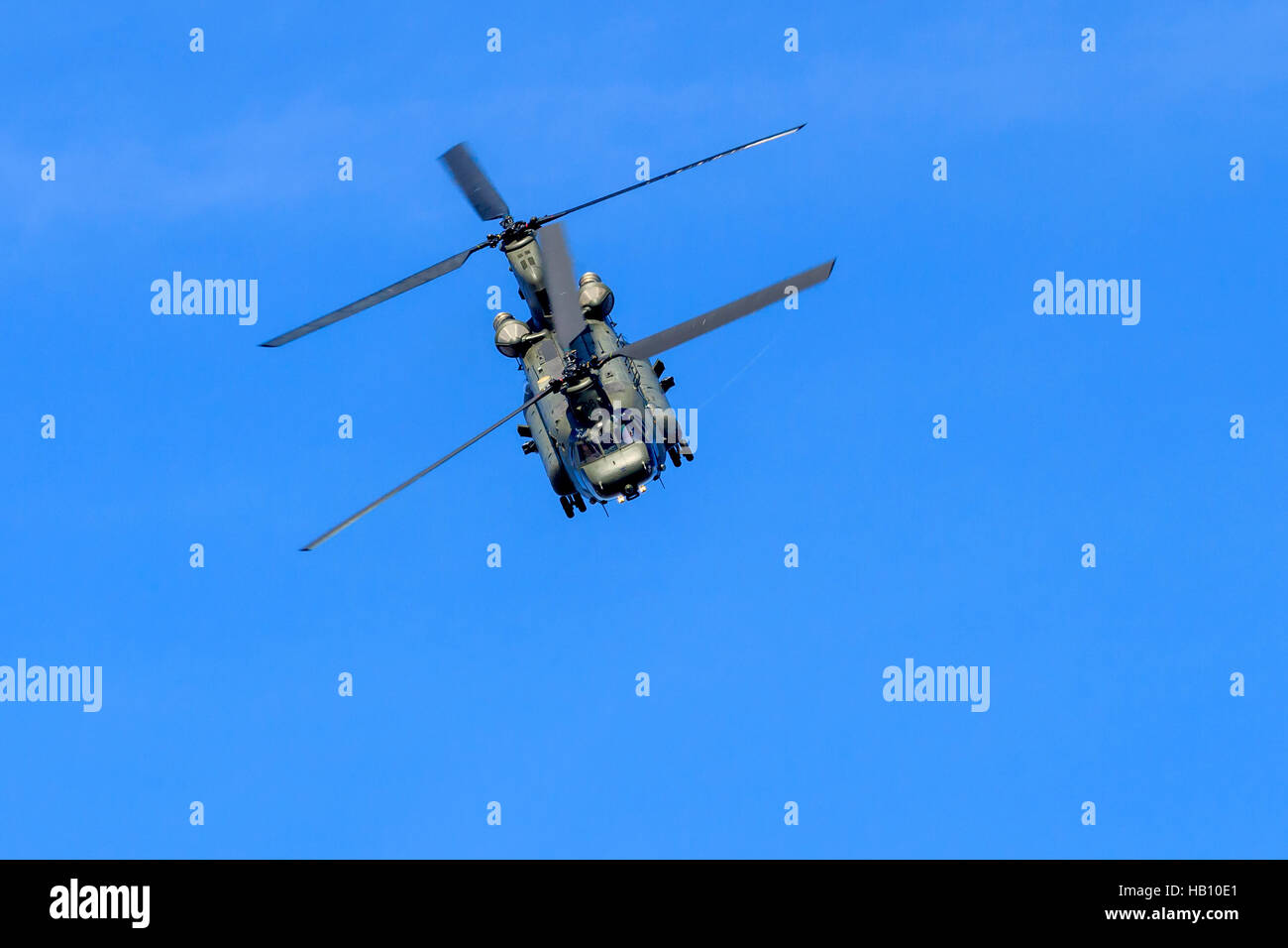 Il Ch-47 elicottero Chinook vengono visualizzati sul display di RAF team Airshow di Southport Foto Stock