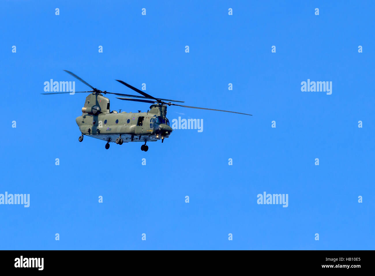 Il Ch-47 elicottero Chinook vengono visualizzati sul display di RAF team Airshow di Southport Foto Stock