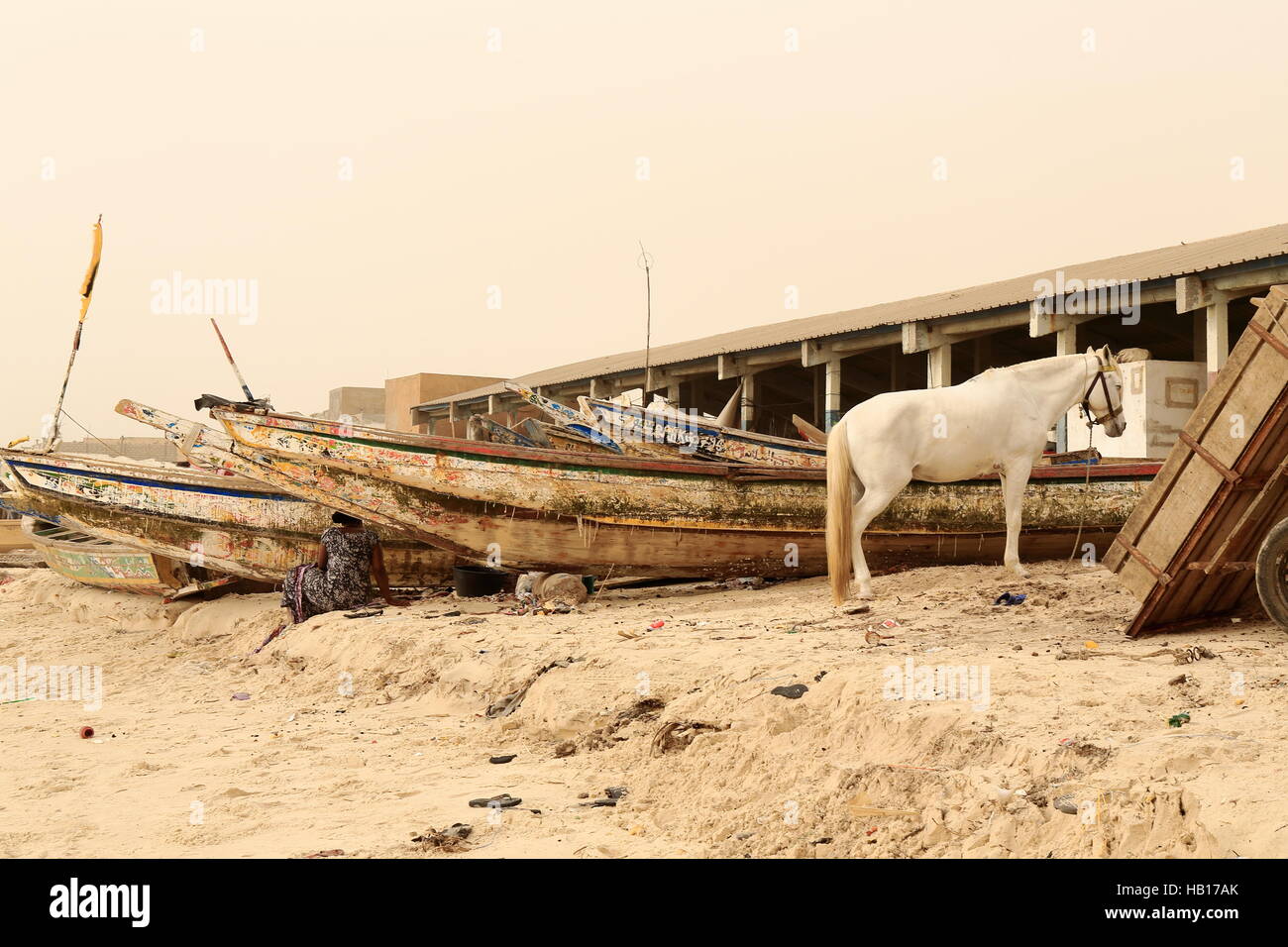 Guet Ndar la pesca di quarto di Langue de Barbarie sandstrip è legata a San-Louis isola da Mustapha Malik Gaye bridge. Qui quasi tutti gli uomini sono pescatori Foto Stock