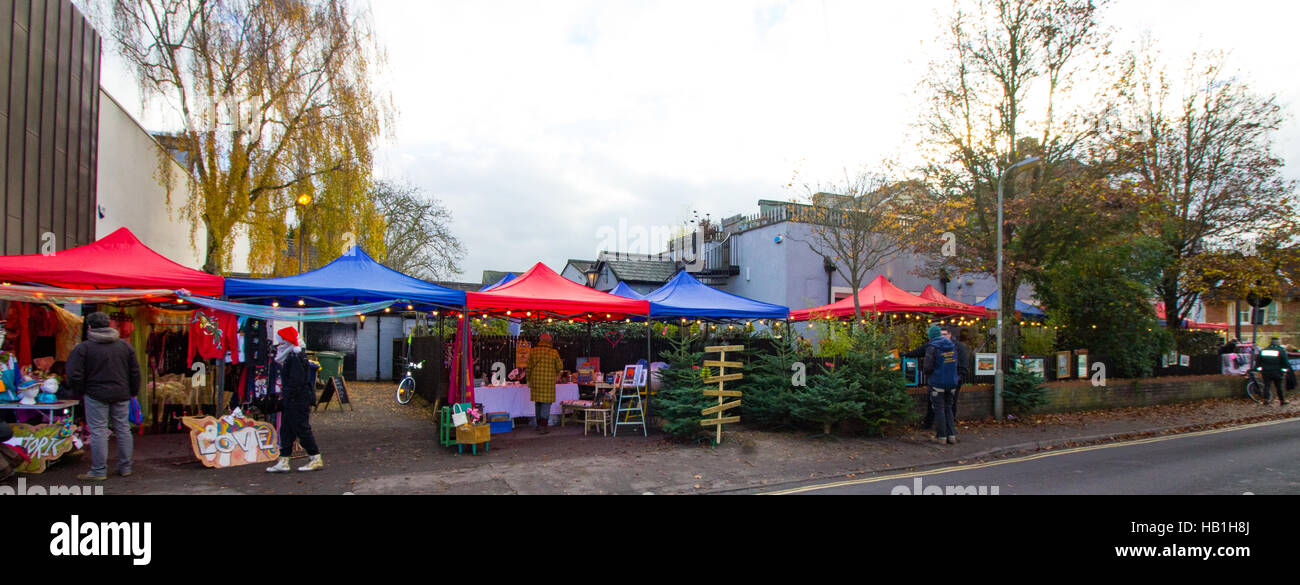 Oxford bracci Maddalena raffigurata sul giorno del pub mensile del mercato delle pulci, dotate di bancarelle vintage e un assortimento di bric-a-brac Foto Stock