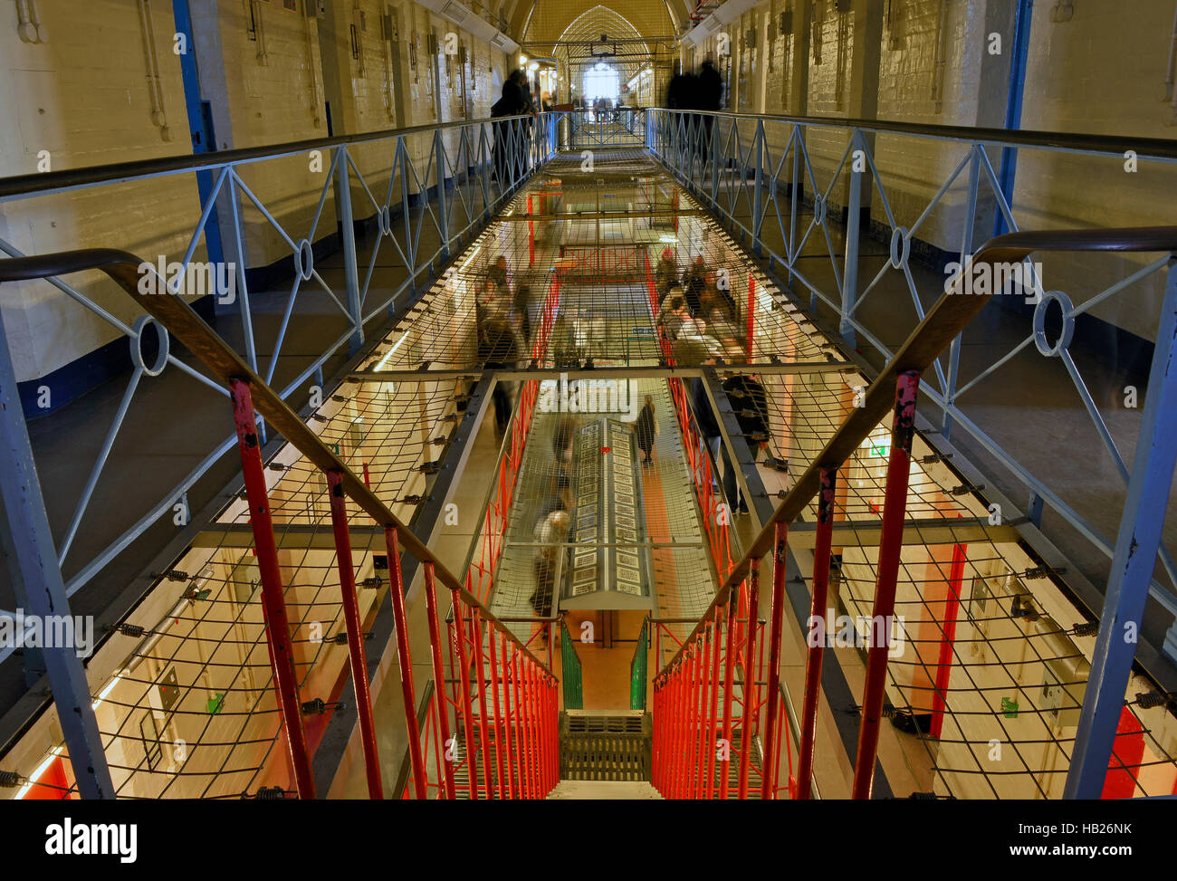 Reading, Berkshire, Regno Unito. 4° dic, 2016. Chiusa oggi per l'ultima volta per i visitatori di approfondire la storia scura di Victorian la vita in carcere con le visite guidate è stata victorian County Jail aperto nel 1844 un elevato è stato il clou sarà la visita di Oscar Wilde della cella dove il suo penultimo lavoro, De Profundis, è stato scritto e che ha ispirato la sua famosa ballata del carcere di lettura. Un nuovo importante progetto di Artangel.di importanti artisti, musicisti e scrittori di rispondere al lavoro della prigione più famoso detenuto Oscar Wilde, Credito: Gary Blake/Alamy Live News Foto Stock