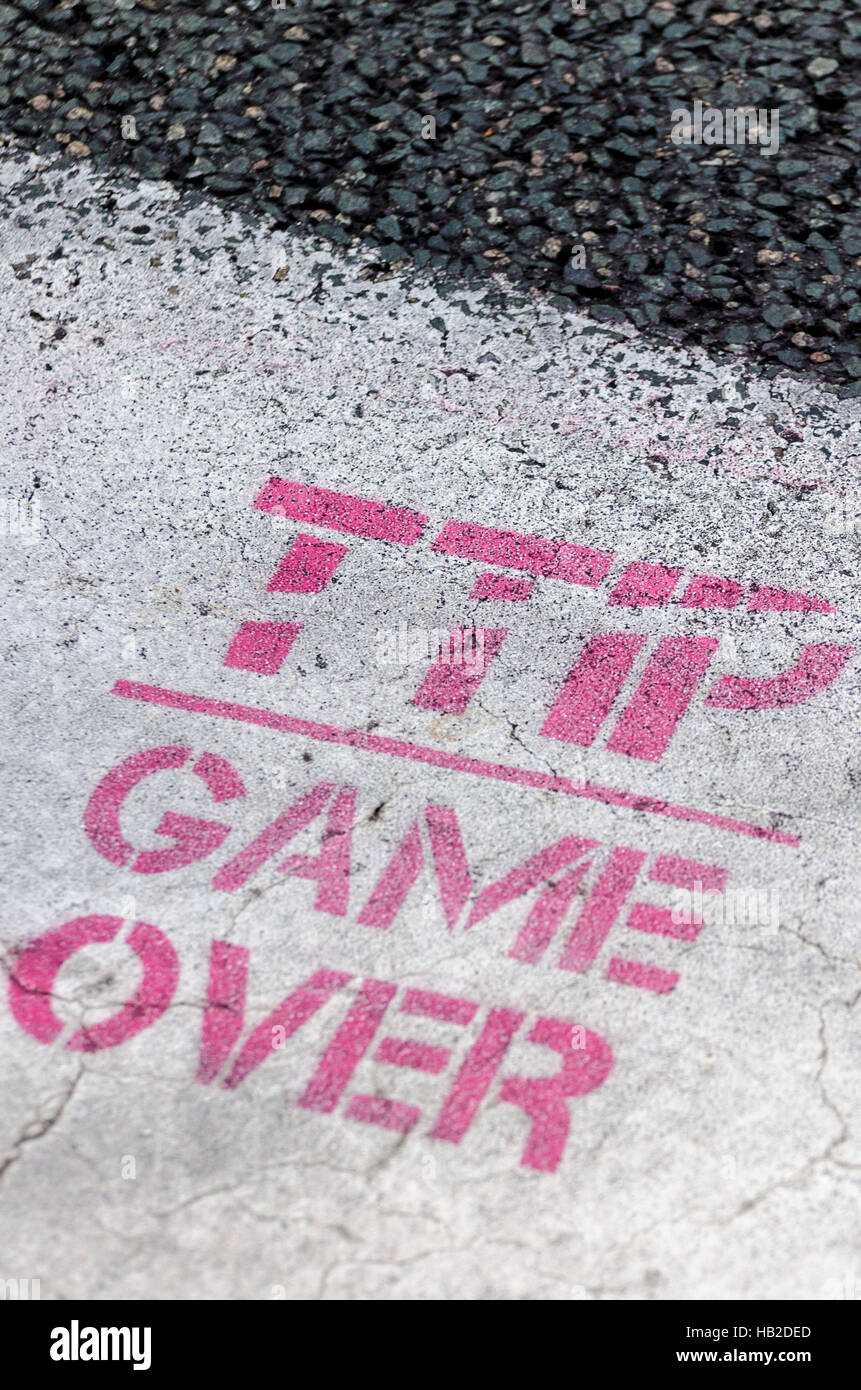 TTIP GAME OVER segni nel corso di una manifestazione pubblica a Bruxelles. Foto Stock