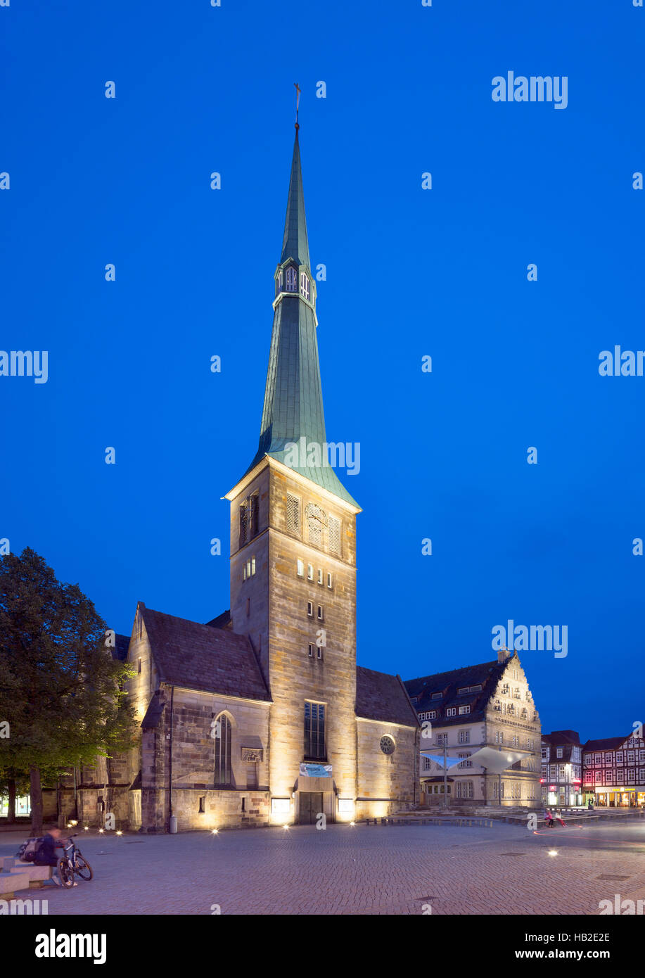 Chiesa di Mercato San Nicolai, Mercato di Cavalli, crepuscolo, Hamelin centro storico, Bassa Sassonia, Germania Foto Stock