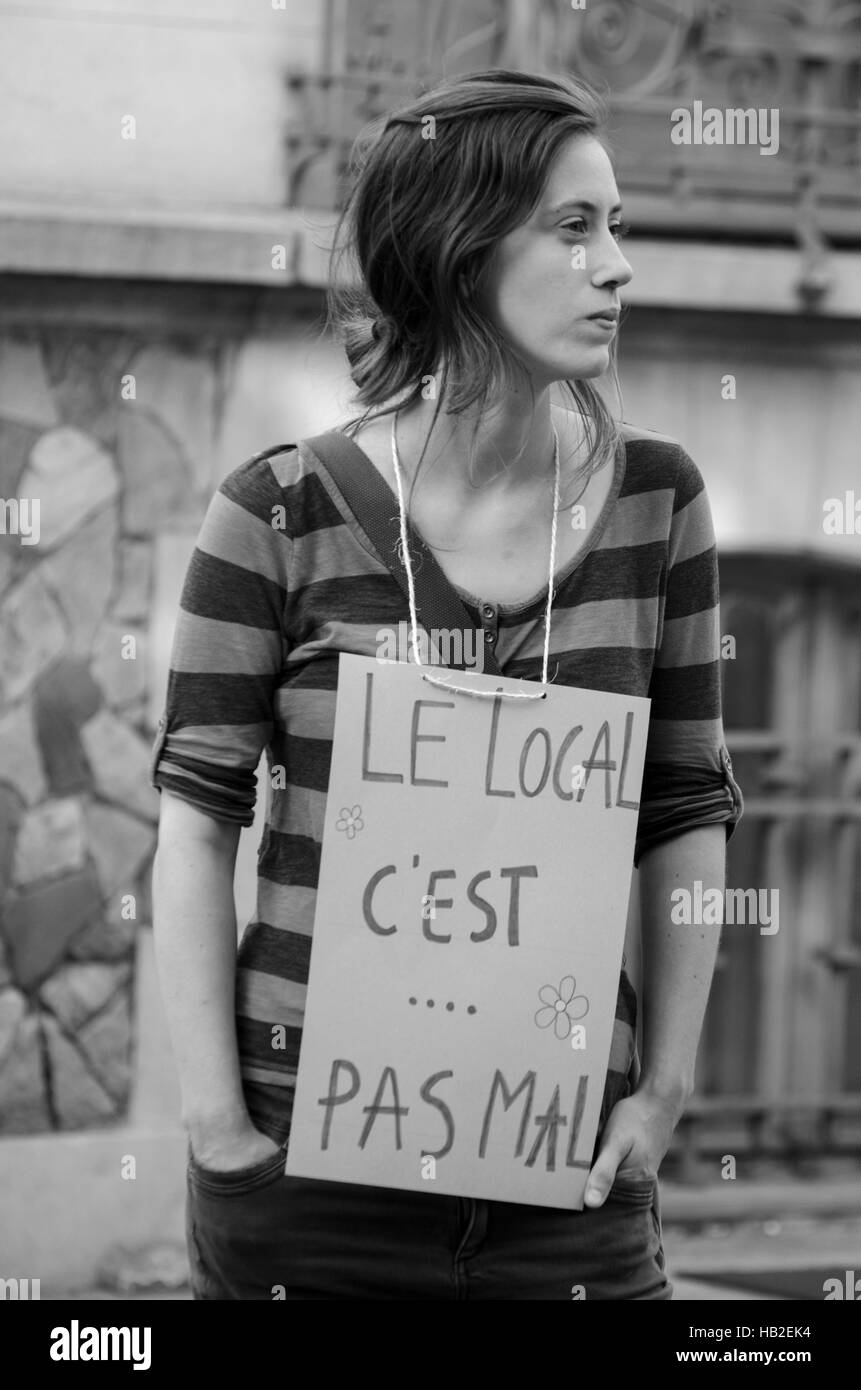 TTIP GAME OVER militante in azione durante una manifestazione pubblica a Bruxelles. Foto Stock