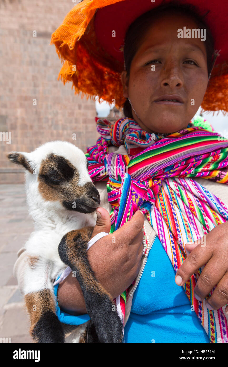 Indiano peruviano di donne in abiti tradizionali, Cusco Foto Stock