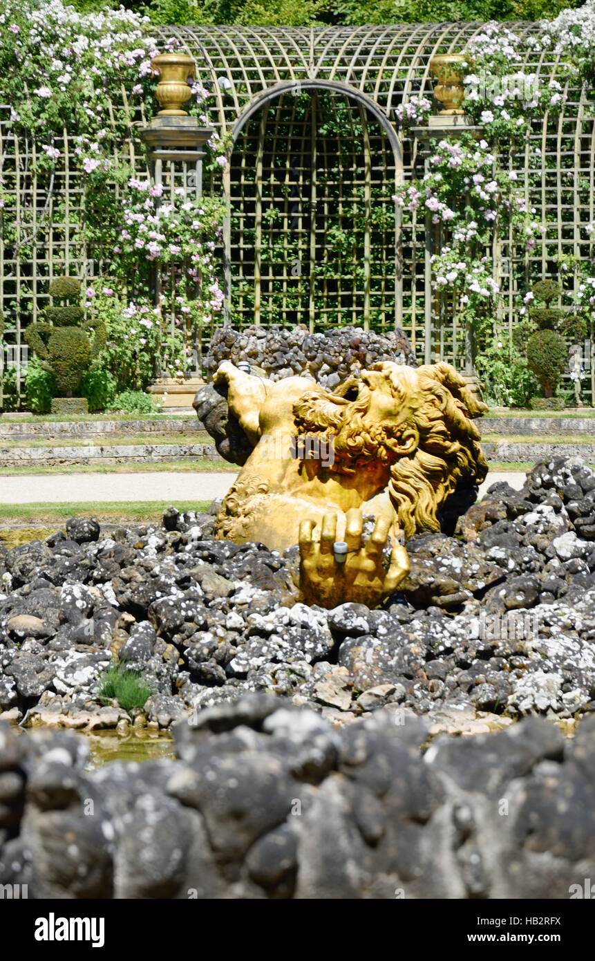 Statua dorata di Versailles a Parigi Foto Stock