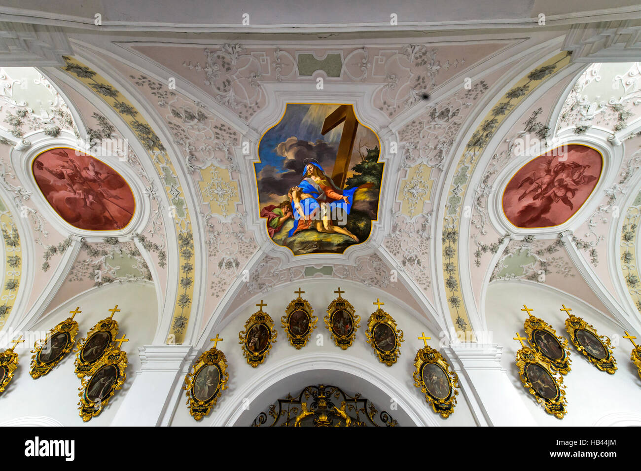Vault dipinto sopra il portale per il Princes' Tomba, basilica, abbazia Stams, Stift Stams, Tirolo, Austria Foto Stock