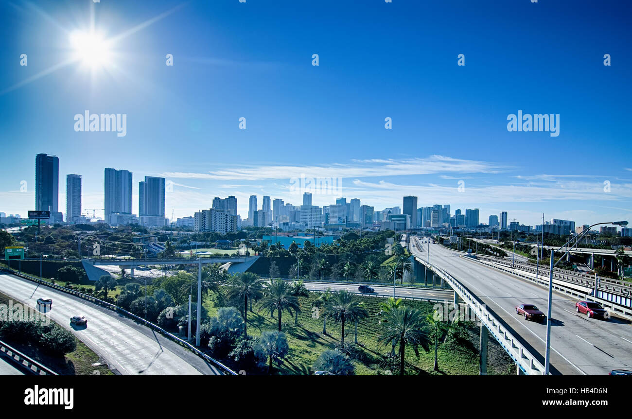 Miami Florida skyline della città e strade Foto Stock