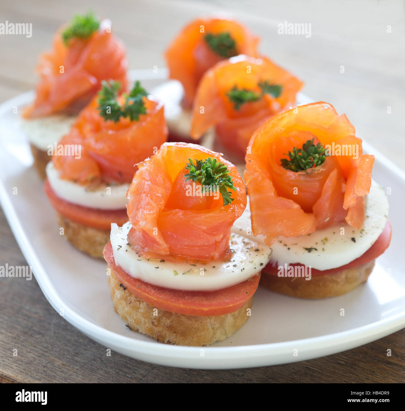 Crostini con pesce rosso Foto Stock