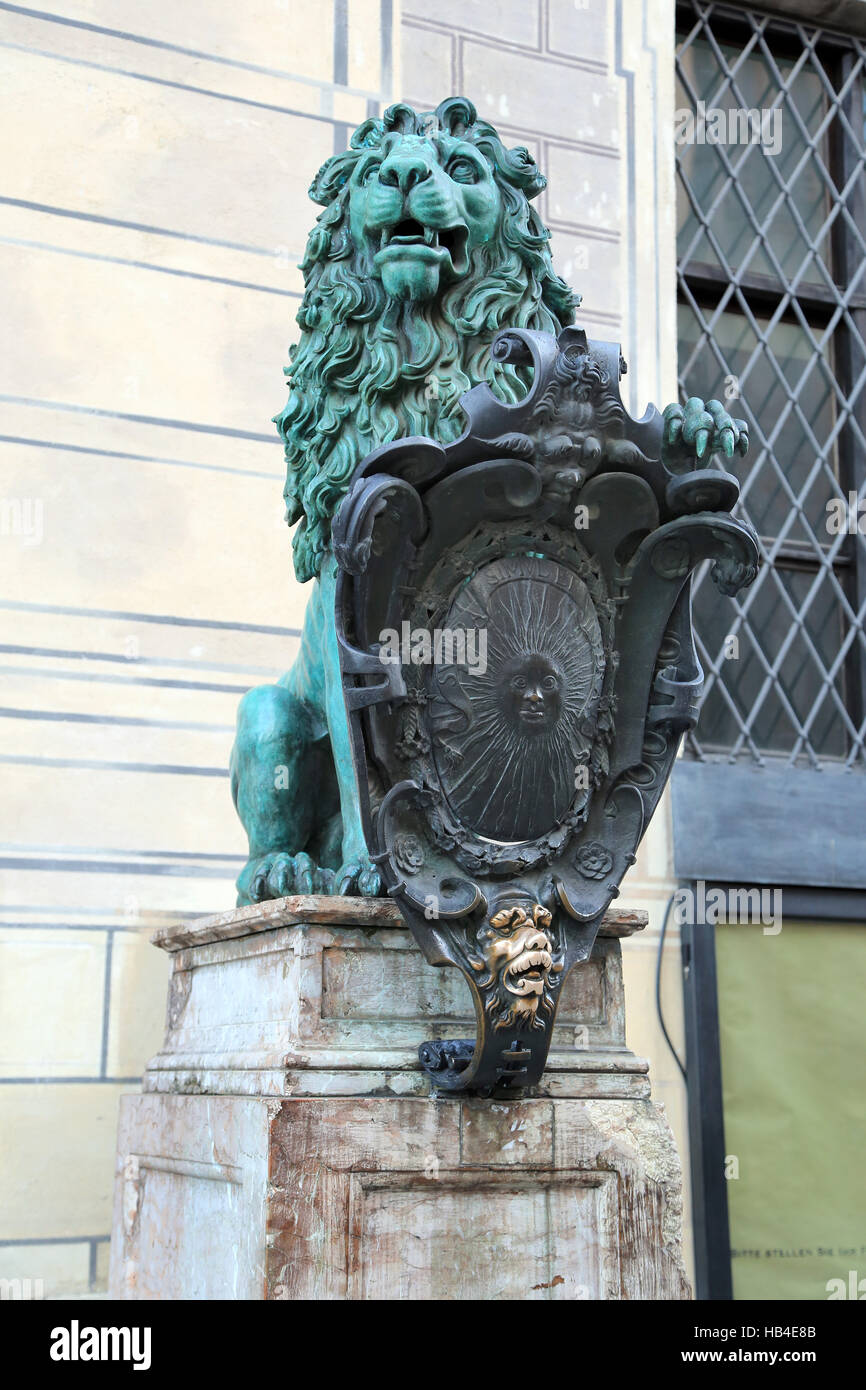 Monaco di Baviera, il Monumento del Leone in Residenzstrasse Foto Stock