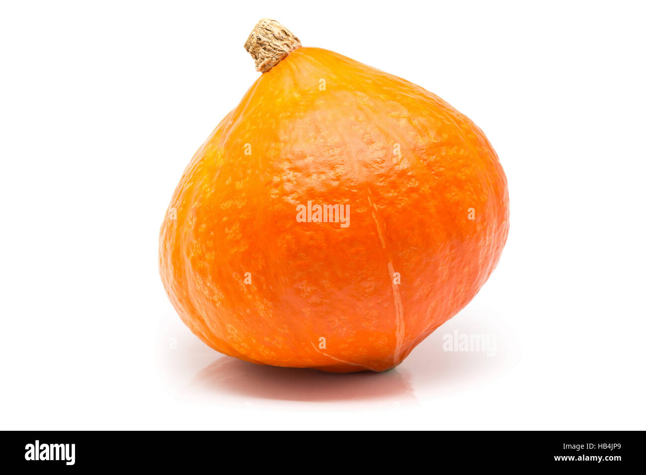 Red hokkaido squash (anche chiamato red kuri squash) su sfondo bianco Foto Stock