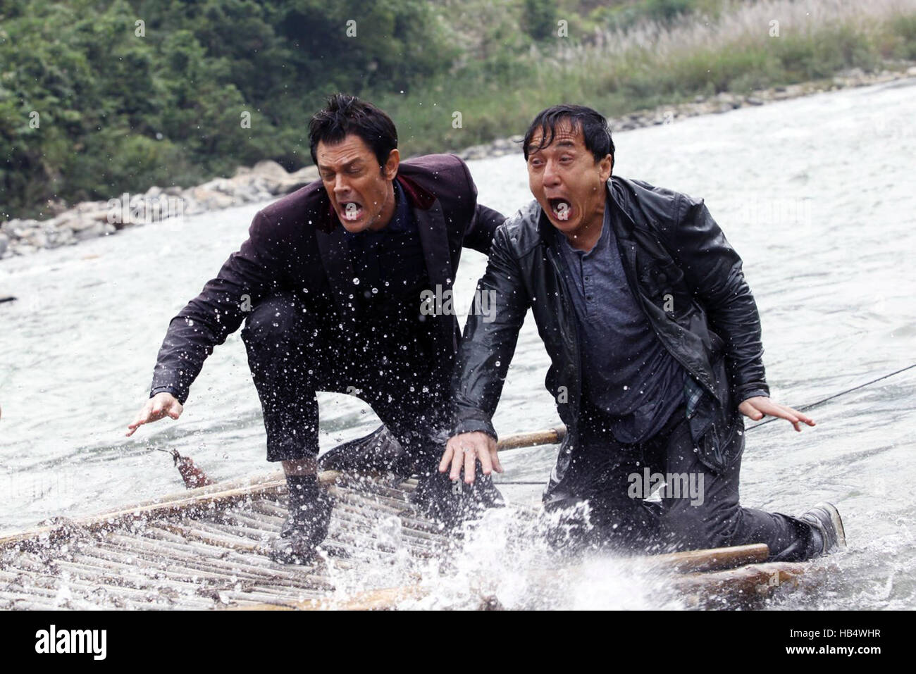 Skiptrace è un 2016 Hong Kong-Chinese-azione americana commedia film diretto da Renny Harlin, prodotta da, starring e basato su una storia di Jackie Chan. Il film co-stars attrice cinese Fan Bingbing e attore americano Johnny Knoxville. Questa fotografia è per il solo uso editoriale ed è il copyright del film company e/o il fotografo assegnato dal film o società di produzione e può essere riprodotto solo da pubblicazioni in congiunzione con la promozione del film di cui sopra. Un credito per il film company è richiesto. Il fotografo deve anche essere accreditato quando noto. Foto Stock