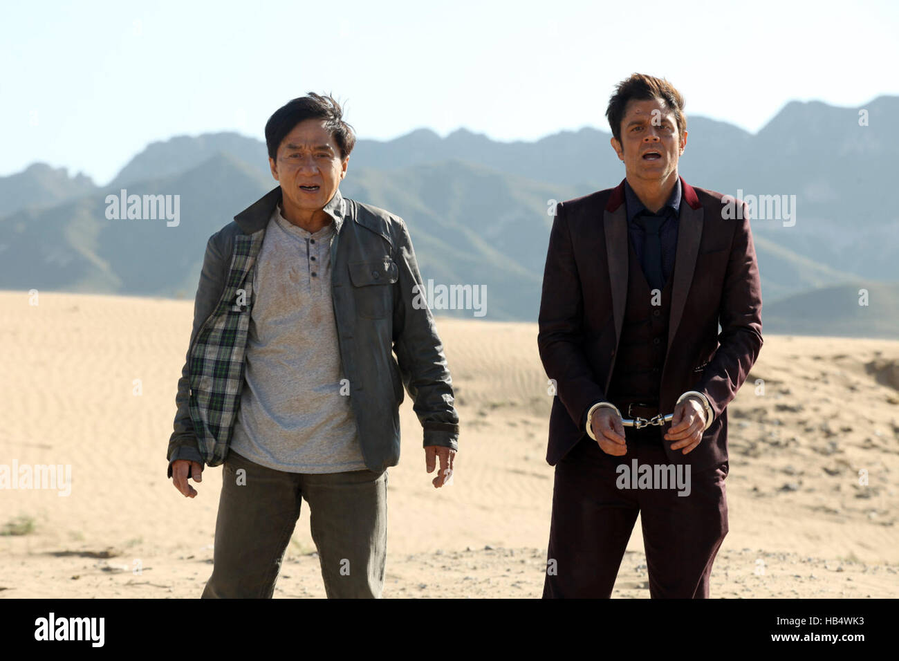 Skiptrace è un 2016 Hong Kong-Chinese-azione americana commedia film diretto da Renny Harlin, prodotta da, starring e basato su una storia di Jackie Chan. Il film co-stars attrice cinese Fan Bingbing e attore americano Johnny Knoxville. Questa fotografia è per il solo uso editoriale ed è il copyright del film company e/o il fotografo assegnato dal film o società di produzione e può essere riprodotto solo da pubblicazioni in congiunzione con la promozione del film di cui sopra. Un credito per il film company è richiesto. Il fotografo deve anche essere accreditato quando noto. Foto Stock